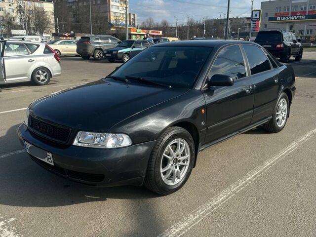 Черный Ауди А4, объемом двигателя 2.6 л и пробегом 366 тыс. км за 4500 $, фото 1 на Automoto.ua