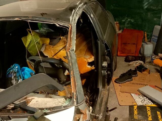 Черный Ауди А4, объемом двигателя 2.8 л и пробегом 300 тыс. км за 1200 $, фото 1 на Automoto.ua