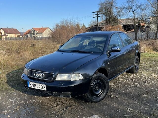 Черный Ауди А4, объемом двигателя 1.6 л и пробегом 300 тыс. км за 750 $, фото 1 на Automoto.ua