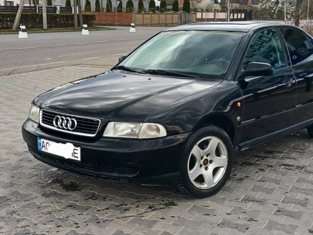 Черный Ауди А4, объемом двигателя 1.6 л и пробегом 300 тыс. км за 1800 $, фото 1 на Automoto.ua