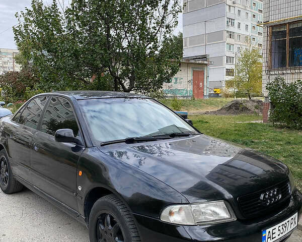 Чорний Ауді А4, об'ємом двигуна 1.8 л та пробігом 300 тис. км за 3200 $, фото 1 на Automoto.ua