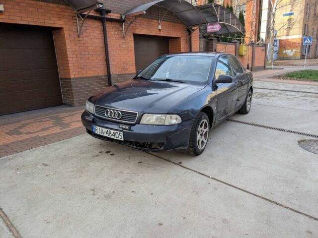 Черный Ауди А4, объемом двигателя 1.8 л и пробегом 300 тыс. км за 1000 $, фото 1 на Automoto.ua