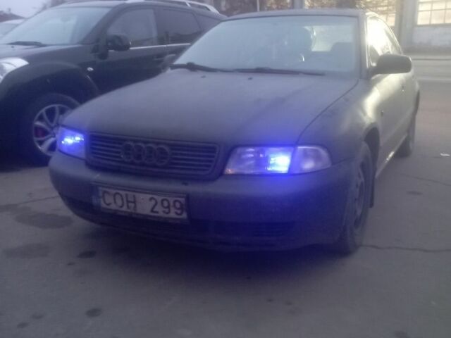 Черный Ауди А4, объемом двигателя 1.6 л и пробегом 320 тыс. км за 800 $, фото 1 на Automoto.ua