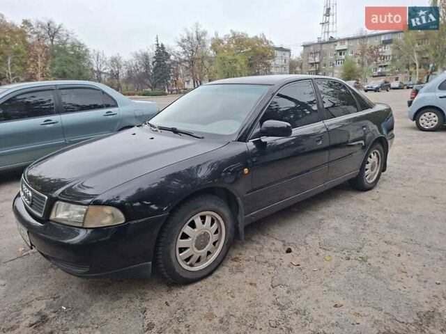Черный Ауди А4, объемом двигателя 1.6 л и пробегом 330 тыс. км за 2750 $, фото 1 на Automoto.ua
