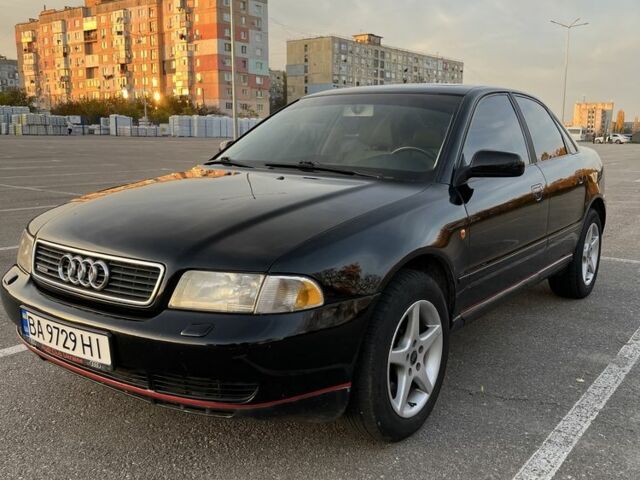 Чорний Ауді А4, об'ємом двигуна 1.8 л та пробігом 258 тис. км за 4800 $, фото 1 на Automoto.ua