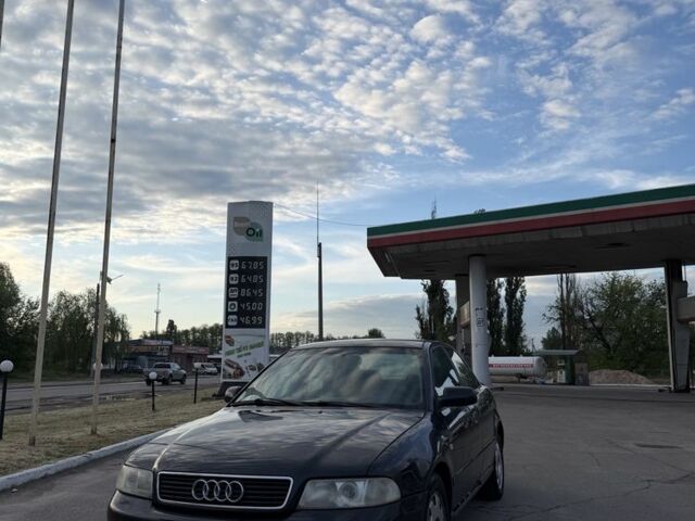 Черный Ауди А4, объемом двигателя 1.8 л и пробегом 220 тыс. км за 2600 $, фото 1 на Automoto.ua