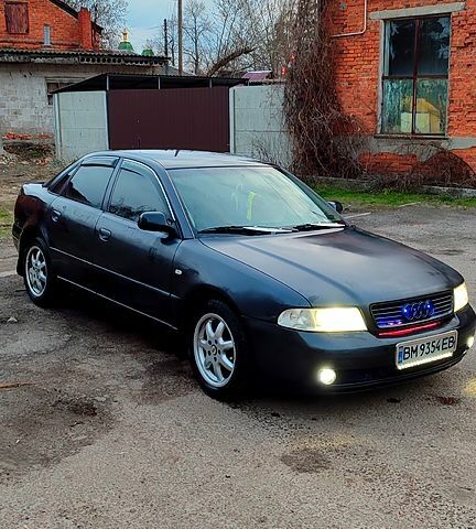 Черный Ауди А4, объемом двигателя 2.4 л и пробегом 300 тыс. км за 2750 $, фото 1 на Automoto.ua