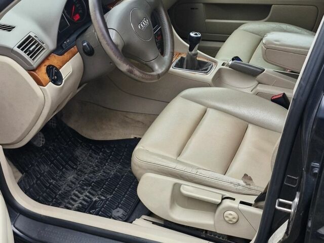 Черный Ауди А4, объемом двигателя 2.5 л и пробегом 300 тыс. км за 3900 $, фото 1 на Automoto.ua