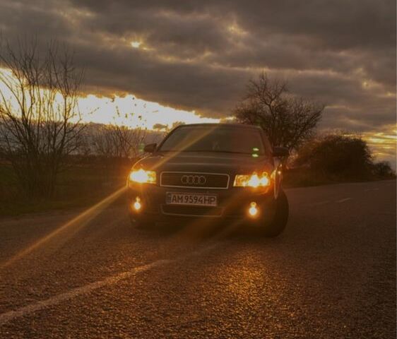 Черный Ауди А4, объемом двигателя 2 л и пробегом 341 тыс. км за 5000 $, фото 1 на Automoto.ua