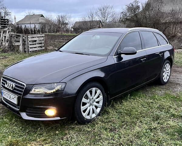 Черный Ауди А4, объемом двигателя 2 л и пробегом 380 тыс. км за 10500 $, фото 1 на Automoto.ua