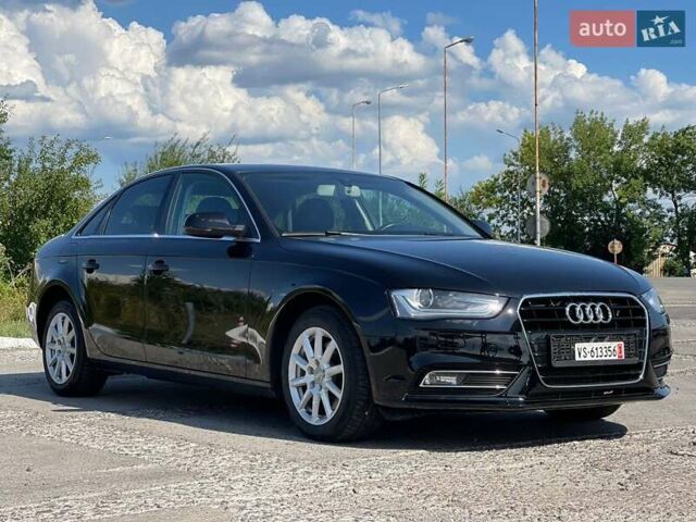 Ауді А4 2012 у Ужгороді на Automoto.ua Чорний Ауді А4, об'ємом двигуна 1.97 л та пробігом 307 тис. км за 12400 $, фото 1 на Automoto.ua