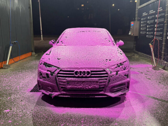 Чорний Ауді А4, об'ємом двигуна 2 л та пробігом 226 тис. км за 18888 $, фото 1 на Automoto.ua