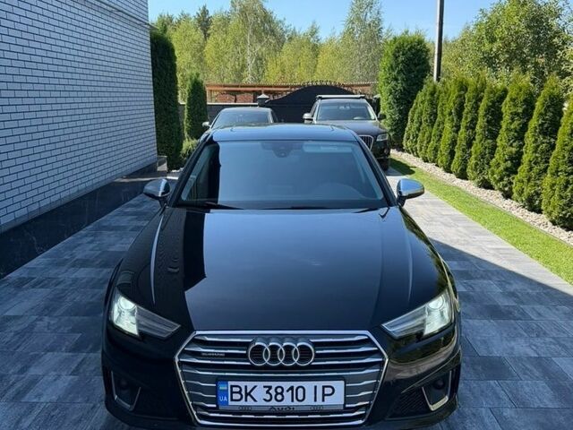 Черный Ауди А4, объемом двигателя 1.98 л и пробегом 132 тыс. км за 17800 $, фото 1 на Automoto.ua