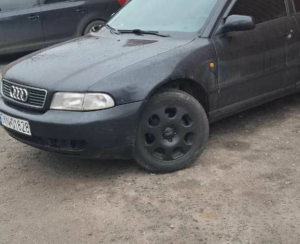 Черный Ауди А4, объемом двигателя 1.8 л и пробегом 400 тыс. км за 1775 $, фото 1 на Automoto.ua