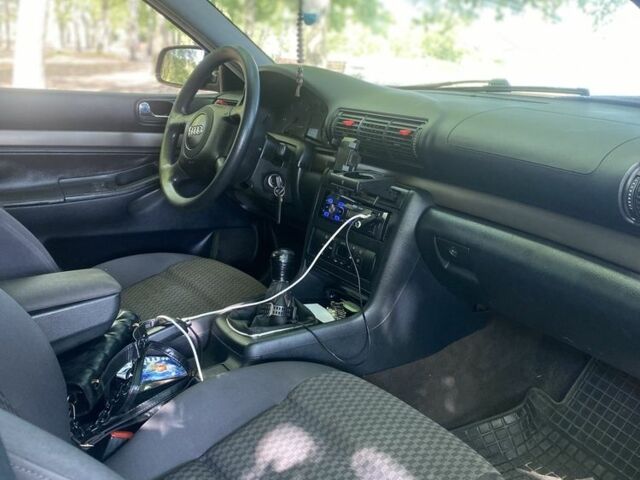 Черный Ауди А4, объемом двигателя 1.9 л и пробегом 315 тыс. км за 1350 $, фото 1 на Automoto.ua