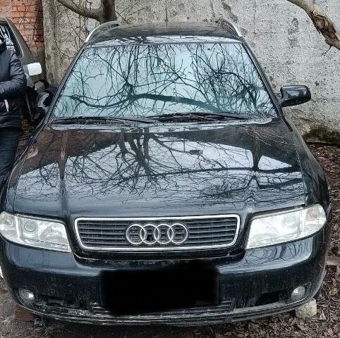 Черный Ауди А4, объемом двигателя 1.9 л и пробегом 300 тыс. км за 3600 $, фото 1 на Automoto.ua