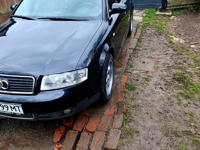 Черный Ауди А4, объемом двигателя 2 л и пробегом 250 тыс. км за 5100 $, фото 1 на Automoto.ua