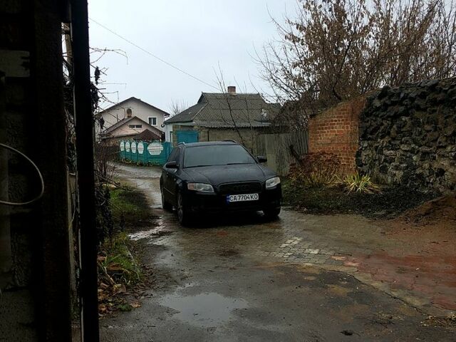 Черный Ауди А4, объемом двигателя 2 л и пробегом 230 тыс. км за 6400 $, фото 1 на Automoto.ua