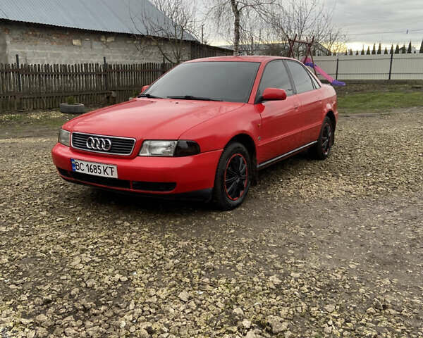 Красный Ауди А4, объемом двигателя 1.6 л и пробегом 300 тыс. км за 2999 $, фото 1 на Automoto.ua