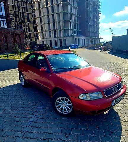 Красный Ауди А4, объемом двигателя 1.6 л и пробегом 500 тыс. км за 2200 $, фото 1 на Automoto.ua