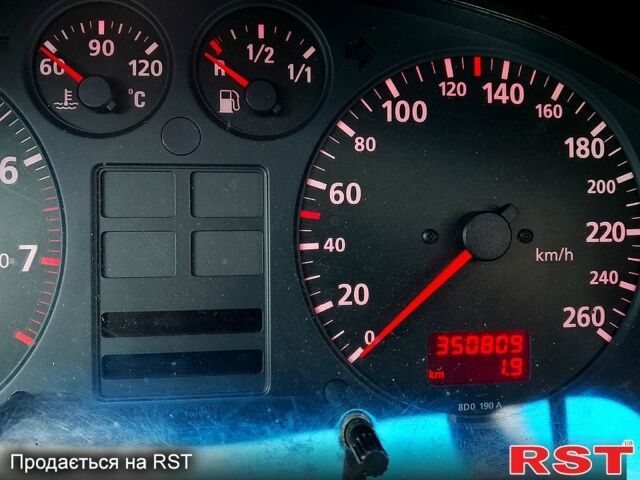 Красный Ауди А4, объемом двигателя 1.8 л и пробегом 350 тыс. км за 2300 $, фото 1 на Automoto.ua