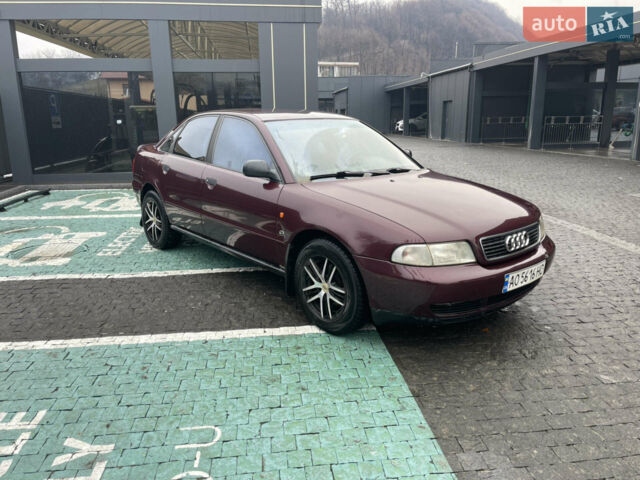 Красный Ауди А4, объемом двигателя 1.6 л и пробегом 310 тыс. км за 2850 $, фото 1 на Automoto.ua