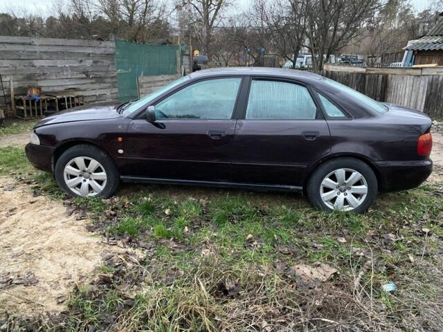 Красный Ауди А4, объемом двигателя 1.6 л и пробегом 300 тыс. км за 2600 $, фото 1 на Automoto.ua