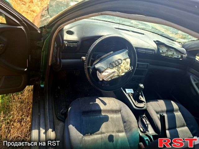 Ауди А4, объемом двигателя 1.8 л и пробегом 300 тыс. км за 700 $, фото 1 на Automoto.ua