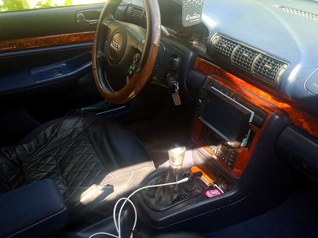 Ауди А4, объемом двигателя 1.6 л и пробегом 242 тыс. км за 3400 $, фото 1 на Automoto.ua