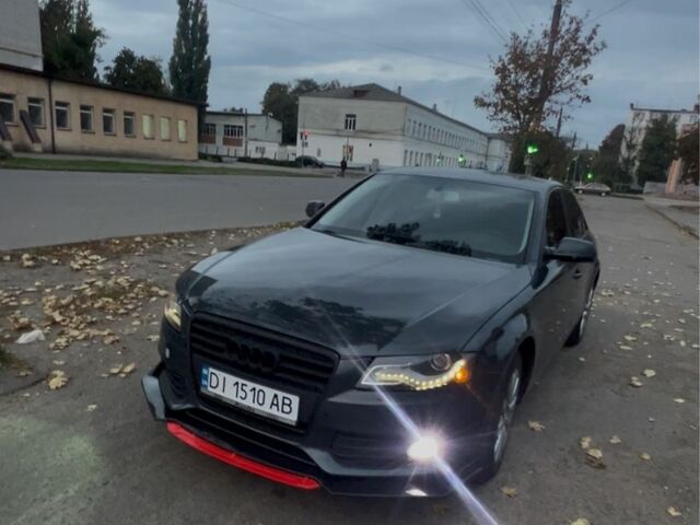 Серый Ауди А4, объемом двигателя 2 л и пробегом 300 тыс. км за 7700 $, фото 1 на Automoto.ua