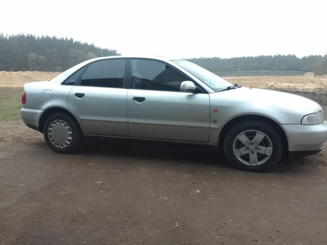 Серый Ауди А4, объемом двигателя 1 л и пробегом 305 тыс. км за 2000 $, фото 1 на Automoto.ua