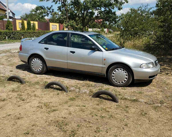 Серый Ауди А4, объемом двигателя 1.8 л и пробегом 211 тыс. км за 3700 $, фото 1 на Automoto.ua