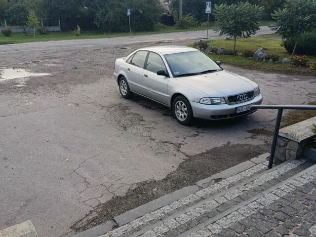Серый Ауди А4, объемом двигателя 1 л и пробегом 400 тыс. км за 1607 $, фото 1 на Automoto.ua