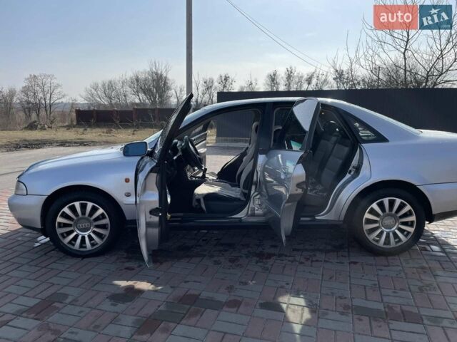 Сірий Ауді А4, об'ємом двигуна 2.6 л та пробігом 300 тис. км за 4300 $, фото 1 на Automoto.ua