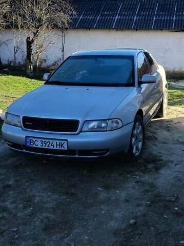 Серый Ауди А4, объемом двигателя 1.8 л и пробегом 300 тыс. км за 3200 $, фото 1 на Automoto.ua