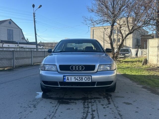 Сірий Ауді А4, об'ємом двигуна 1.6 л та пробігом 214 тис. км за 3500 $, фото 1 на Automoto.ua