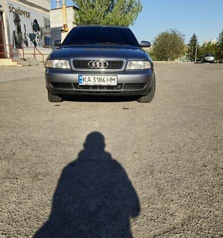 Серый Ауди А4, объемом двигателя 1.6 л и пробегом 229 тыс. км за 5000 $, фото 1 на Automoto.ua