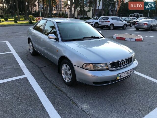 Сірий Ауді А4, об'ємом двигуна 1.8 л та пробігом 206 тис. км за 3800 $, фото 1 на Automoto.ua