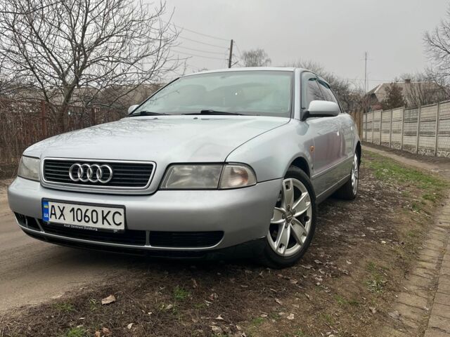 Сірий Ауді А4, об'ємом двигуна 1.6 л та пробігом 250 тис. км за 4500 $, фото 1 на Automoto.ua