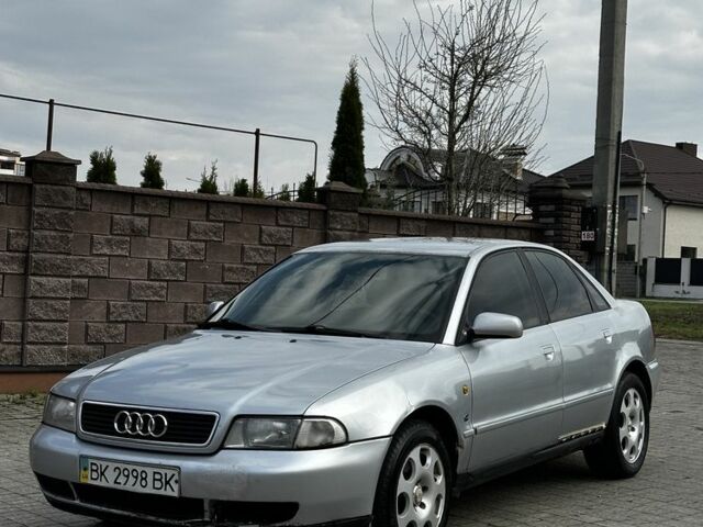 Сірий Ауді А4, об'ємом двигуна 1.8 л та пробігом 300 тис. км за 2050 $, фото 1 на Automoto.ua