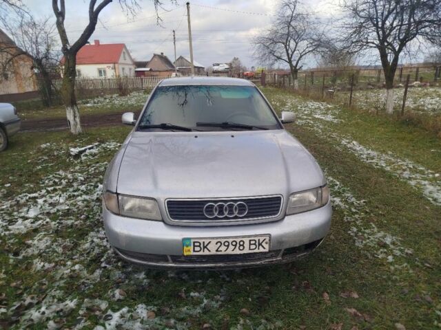 Сірий Ауді А4, об'ємом двигуна 1.8 л та пробігом 330 тис. км за 2300 $, фото 1 на Automoto.ua