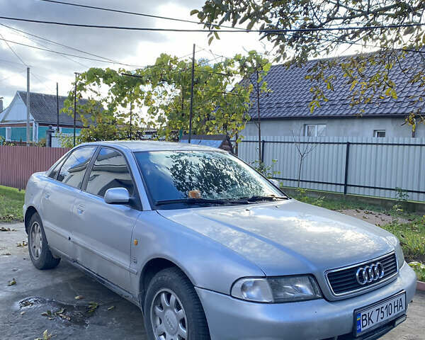 Серый Ауди А4, объемом двигателя 1.6 л и пробегом 260 тыс. км за 2300 $, фото 1 на Automoto.ua