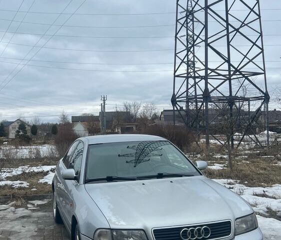 Сірий Ауді А4, об'ємом двигуна 2.4 л та пробігом 2 тис. км за 3450 $, фото 1 на Automoto.ua