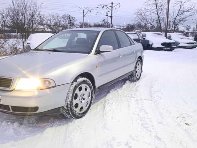 Сірий Ауді А4, об'ємом двигуна 1.6 л та пробігом 222 тис. км за 2750 $, фото 1 на Automoto.ua