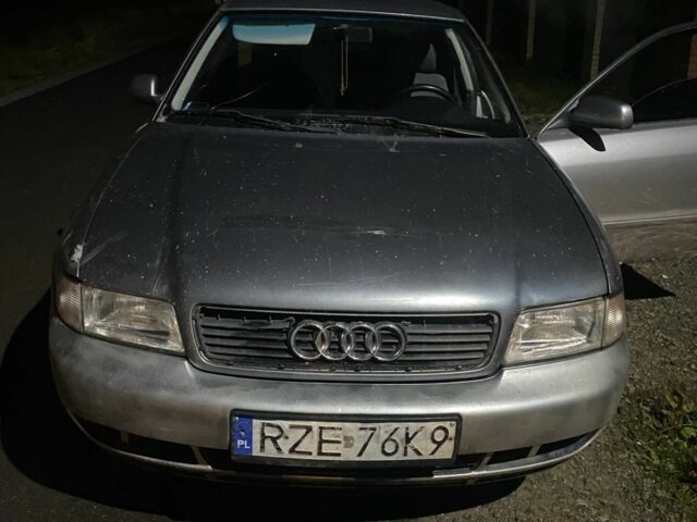 Сірий Ауді А4, об'ємом двигуна 1.6 л та пробігом 200 тис. км за 1250 $, фото 1 на Automoto.ua