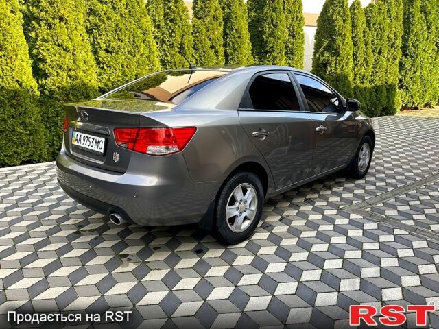 Серый Ауди А4, объемом двигателя 1.6 л и пробегом 220 тыс. км за 2100 $, фото 1 на Automoto.ua