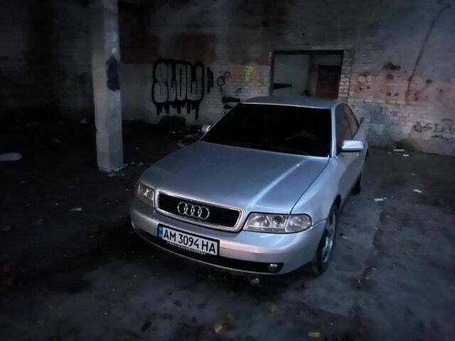 Сірий Ауді А4, об'ємом двигуна 2.5 л та пробігом 372 тис. км за 3600 $, фото 1 на Automoto.ua