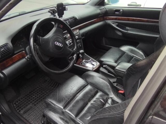Сірий Ауді А4, об'ємом двигуна 2.4 л та пробігом 340 тис. км за 2351 $, фото 1 на Automoto.ua