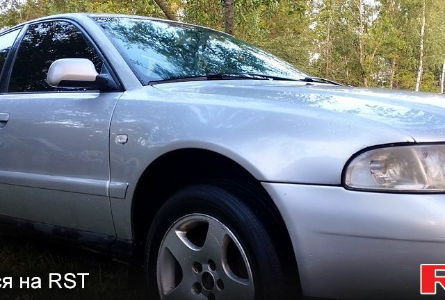 Серый Ауди А4, объемом двигателя 1.6 л и пробегом 290 тыс. км за 3000 $, фото 1 на Automoto.ua