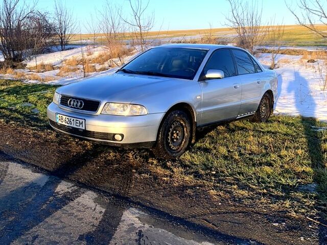 Сірий Ауді А4, об'ємом двигуна 1.6 л та пробігом 300 тис. км за 4000 $, фото 1 на Automoto.ua